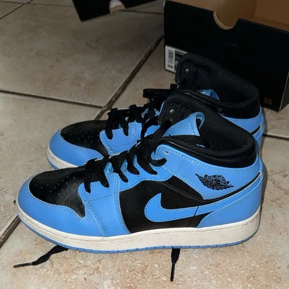Nike Air Jordan 1 Mid GS Black University Blue Size 6.5Y Gently Used with box - Picture 6 of 11